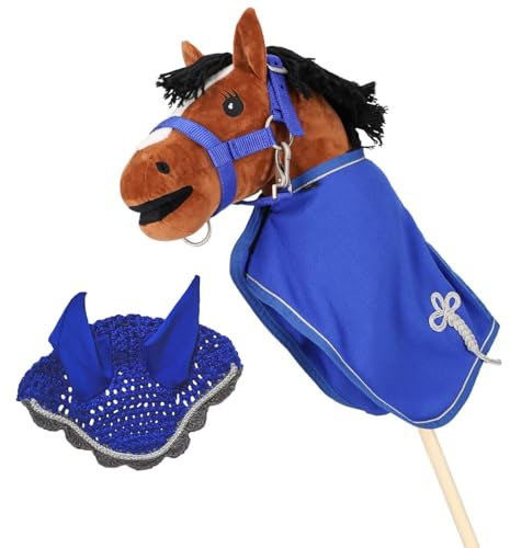 QHP Hobby Horse Set – Fliegenhaube, Fleecedecke & Halfter für Steckenpferde – in Pink oder Blau – mit Sammelmotiv auf der Verpackung (Blau)