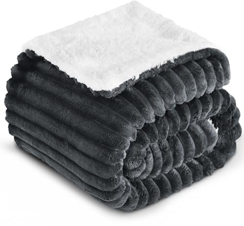 RUIKASI Sherpa Decke 150x200 cm - Graue Flauschige Kuscheldecke Weich, Warme Winterdecke Cord für Sofa & Couch, Dicke Wolldecke XL