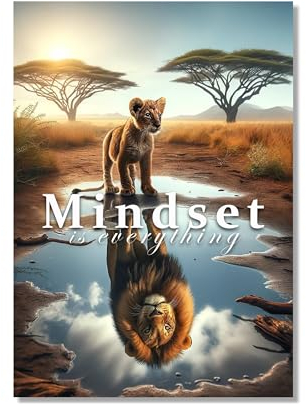 CLEAN SPORTS® Mindset is everything - Motivationsposter - Babylöwe sieht sich als erwachsenen Löwe im Spiegel - Motivationsbild fürs Büro, Sport und Deinen Erfolg - ohne Rahmen (Din A1)