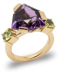 Handgefertigter Ring aus 750/000 Gelbgold mit einem Amethyst und zwei Peridots