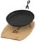BBQ-TORO Poêle à servir en fonte avec support en bois (1 pièce) | Ø 22 cm - rond | déjà brûlé - preseasoned | Poêle à griller avec poignée amovible | Poêle en fonte, poêle à paellaoned