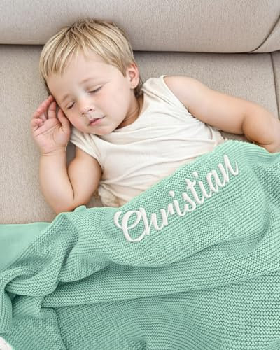 GELLEDI Personalisierte Strickdecke mit Baby-Namen – individuell Besticktes Geschenk für Babypartys und Kindergärten