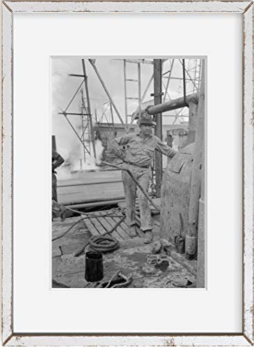 INFINITE PHOTOGRAPHS Foto: Ölfeldarbeiter bei Derrick, Kilgore, Texas | Vintage-Foto-Dekor | Poster Wandkunst Reproduktion | Vintage-Foto.