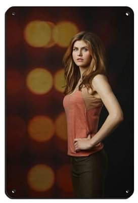 Poster mit amerikanischen Schauspielerinnen Alexandra Daddario, Retro-Poster, Metallblechschild, schicke Kunst, Retro, Eisenmalerei, Bar, Menschen, Höhle, Café, Familie, Garage, Poster,