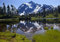 LYSCO XXL Poster 100 x 70cm (S-835) Bergsee umstehende Bäume und mächtiges Gebirge (Lieferung gerollt!)
