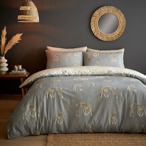 Fusion Giraffe Print Duvet Cover – King Size 230 x 220cm – Reversible Zoo Animal Bedding – Grey and White – Popper Closure – Giraffe Bedroom Furnishing
