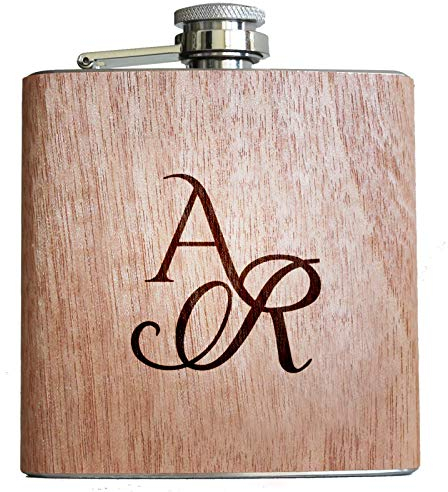 Fiaschetta in legno con incisione personalizzabile.