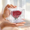 your surprise Rose éternelle sous Cloche avec Gravure la Rose éternelle avec prénom la Rose Infinie sous Verre Longue durée Une Vraie Rose sous Cloche en pour Femmes (Rose dans Un Cube gravé)