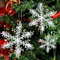 yuejuhe 36 Stück Schneeflocken Weihnachtsbaum Glitzer, Schneeflocken Deko Ornamente Christbaum, Hängende Weihnachtsdeko Weiß für Weihnachten (Weiß)