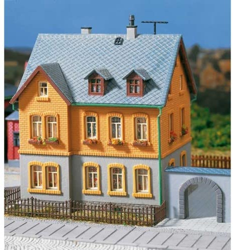 Auhagen 12258 Factory Residence Modelling Kit