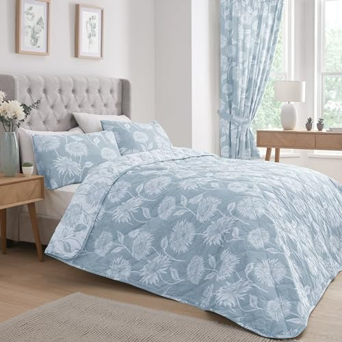 Dreams & Drapes - Blue Chrysanthemum Bedspread (230cm X 200cm) - Soft Touch - Reversible Design (2 Colours) - Floral Quilted Bedspread in Light Blue - Vintage Flower Bedding - Quilt Cover