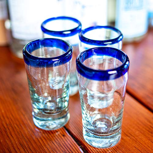 Vasos de chupito mexicanos, soplados a mano, artesanales | borde azul, diseño cónico | perfecto para tequila o mezcal | 2.5 oz Juego de 4 unidades.