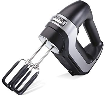 Hamilton Beach - Elektrischer Handmixer mit 7 Geschwindigkeiten, Digitaler Handrührer mit leisem Gleichstrommotor, Rührgerät mit Softscrape-Rührbesen, Schneebesen & Knethaken, Schwarz (62655-CE)