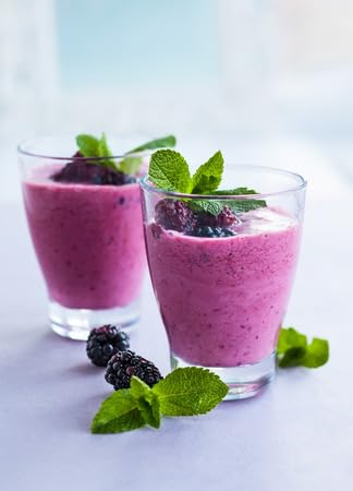 adrium Acryl-Bild 80 x 110 cm: Köstlicher Brombeer-Smoothie mit Minze und frischen Beeren in Gläsern (38933049)