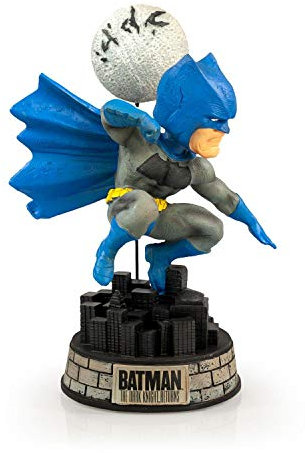 EXCLUSIVE Batman Bobblehead | Features Batman's Superhero Pose | 8 Resin Design