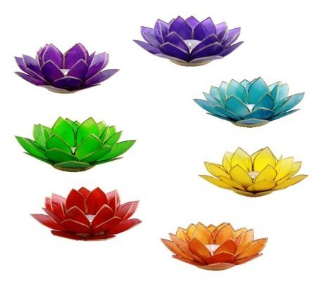 Lot de 7 porte-bougies chauffe-plats de 13,5 cm Bordure dorée Nacre de capiz Aux couleurs des 7 chakras : rouge, orange, jaune, vert, bleu, indigo, violet
