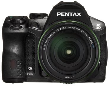 Pentax K-30 Fotocamera e Obiettivo DA 18-135mm WR, Sensore CMOS APS-C da 16,49 Megapixel, Display LCD da 3”, Video Full HD, Nero