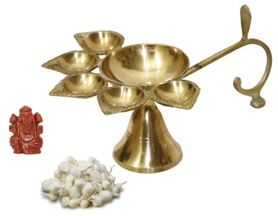 Universal Hub® Goldene Messing-Diya Panch Aarti für Pooja, Heim- und Tempeldekoration, Diwali-Geschenk