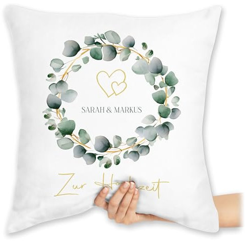 Kissen 40x40 Zierkissen - Zur Hochzeit mit Namen | Liebespaar | Liebe | Verlobung | Heirat | Pärchen | Ehe | Eheleute | Verliebt - 40 x 40 cm - Weiß - personalisiertes hochzeits hochzeitsmotiven
