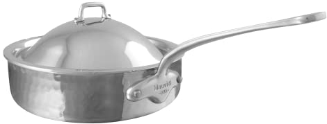 Mauviel M'Elite Sauteuse en acier inoxydable poli martelé à 5 couches avec couvercle et poignées en fonte d'acier inoxydable, 3,2 l, fabriquée en France