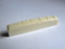 LP - Gitarren Sattel Kunststoff Nr. 8 Maße: 43mm Breite x 5mm Fussbreite x 7,8mm Höhe