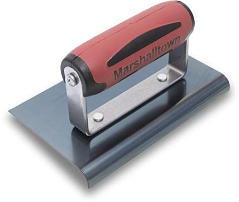 Frattazzo per bordi Marshalltown in acciaio blu con impugnatura Durasoft, per arrotondare il calcestruzzo, raggio: 10 mm, labbro 13 mm, dimensioni della frattazzo: 152x102 mm