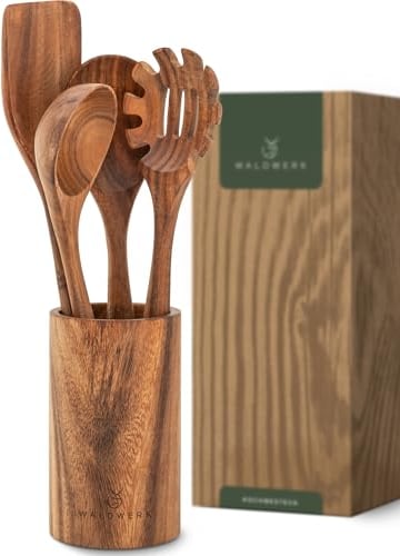WALDWERK Küchenhelfer Set aus Teakholz - 4 teiliges Kochlöffel Set mit Pfannenwender, Holzlöffel, Nudelschöpfer und Halterung - Kochlöffel Holz - Pfannenwender Holz - Kochutensilien Set