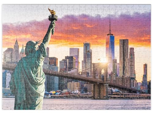MyPuzzle Freiheitsstatue und New Yorker Stadtsilhouette bei Sonnenuntergang, USA - Premium 500 Teile Puzzle - MyPuzzle Sonderkollektion von Puzzle Galaxy