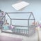 ML-Design Kinderbett 90 x 200 cm Hellgrau mit Matratze H:16cm, Rausfallschutz, Dach, Lattenrost, Kiefernholz, Hausbett für Mädchen/Jungen, Bodenbett Bettenhaus Spielbett Jugendbett Kinderhaus Holzbett