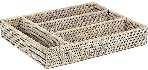 Cubiertos para la bandeja de mimbre blanco