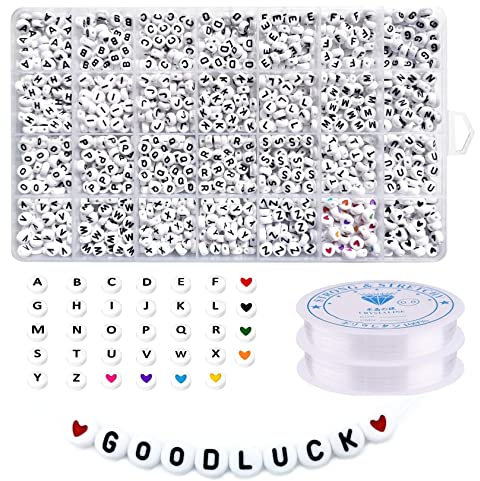 Lnvision 1400 Stück 4x7mm Buchstabenperlen zum Auffädeln Weiß Rund Acryl Buchstaben Perlen A-Z mit Herz Perlen und 2 Rolle Gummiband Zum Auffädeln Armband Bastelset