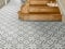 misento Vinylboden Astell – PVC Bodenbelag Meterware 200/400 cm breit, Fliesen-Optik, trittschalldämmend, wasserfest & pflegeleicht, für Feucht- & Wohnräume, 2,5 mm stark, Grau 200 x 800 cm