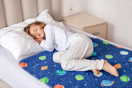 Lynmark® Toddler Potty Training Bed Pads - Soft Waterproof Bedwetting Pee Protector Mat for Kids - Multi-Layer Non-Slip Washable Incontinence Mattress Sheet Absorbs Up to 2000ml - 90 x 85cm, Astronaut