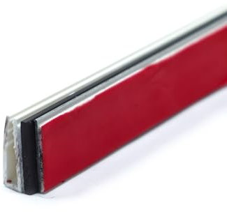 Kit di fissaggio per vetri secondari magnetici, 2 metri, progettato per essere installato su finestre esistenti, fornendo un ulteriore strato di isolamento.