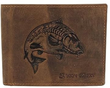 Green Deed - Geldbörse Herren - Geschenk für Naturliebhaber, Angler, Jäger - Geldbeutel Herren - Portemonnaie aus Leder, Braun - Männer Geschenke - mit Motiv Fischmotiv Karpfen