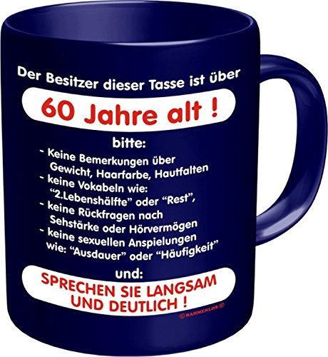 Fun, Baumwolle , Kaffeetasse mit Spruch Der Besitzer dieser Tasse ist ueber 60 Jahre alt! Fun Kaffeebecher zum Geburtstag