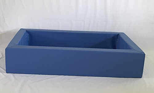 Weichschaumbett für Krippen und Kleinkinder mit Bezug aus Kunstleder blau und rutschfestem Boden (4) ohne Matratzen