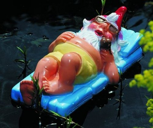 Otto Müller Gartenzwerg Urlaub auf Luftmatratze
