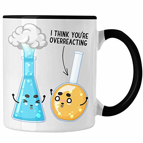 Trendation - I Think You Are Overreacting Tasse Geschenk Chemiker Sprüche Chemie-Lehrer Student (Schwarz)