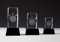 Henecka Dart-Pokal, Glastrophäe 3D-Lasermotiv Darts, Kristallglas, schwarzer Glassockel, mit Wunschgravur, Größe 14 cm
