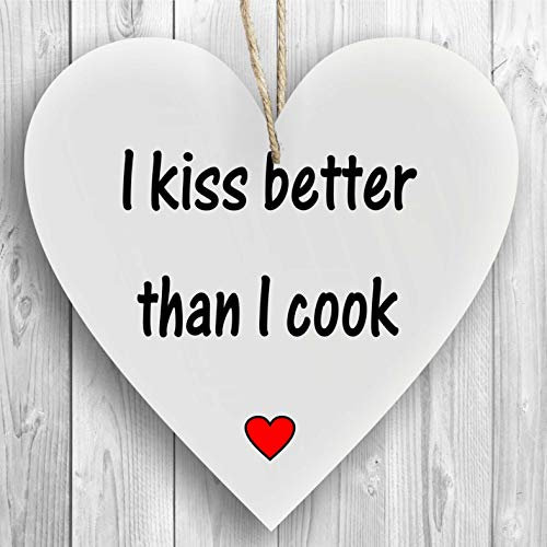 Herzschild Holzherz Holzschild 16 x 16 cm I kiss Better Than I Cook weiß Dekoschild Wandschild Schild Holz Küche Küchenschild