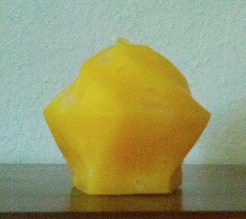 Jules Geschenkevitrine handgefertigte Kerze gedrehter Würfel - gelb mit eingeschlossenen weißen Wachswürfeln