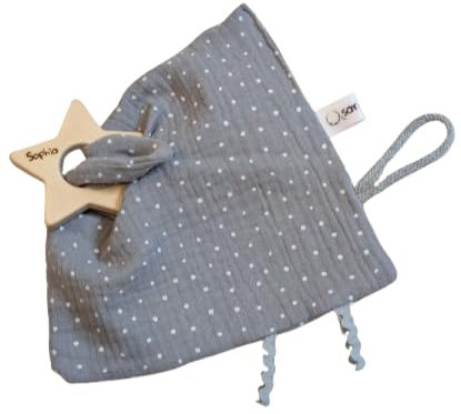 Sarosa Knistertuch aus Musselin mit personalisiertem Greifling | Geschenke zur Geburt Taufe | Namensgravur Motorikspielzeug Schnuffeltuch