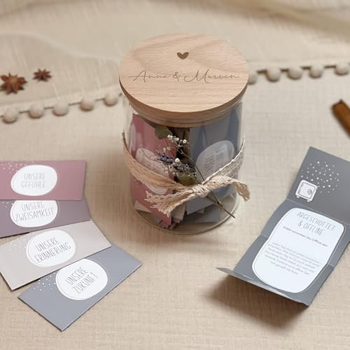 Personalisierter Paar Adventskalender - 24 Lose für gemeinsame Erinnerungen & Zweisamkeit - Weihnachtskalender für Paare im Vorratsglas - Geschenk für Paare - hello mini (Herz Gravur Lose)