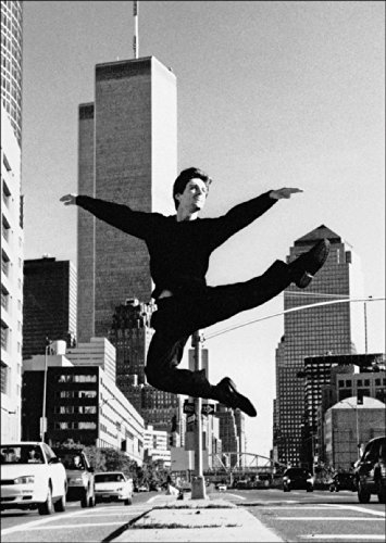 Kartenkaufrausch Fotokunst Grußkarte in schwarz weiß: Klassisches Ballett vor dem World Trade Center, New York • hübsche hochwertige Grusskarte mit Umschlag zu vielen Anlässen