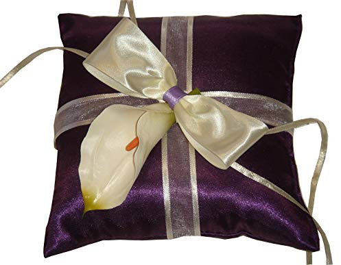 edles Ringkissen zur Hochzeit lila mit Calla RK0007
