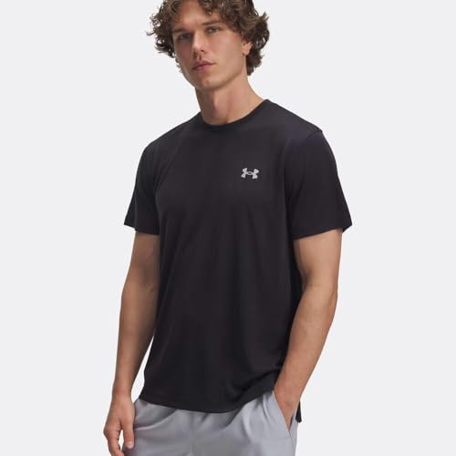 Under Armour Herren Launch Camo Kurzarmshirt, geruchsregulierendes, atmungsaktives Funktionsshirt, schnelltrocknendes T-Shirt mit 4-Wege-Stretch,Black / / Reflective,XL