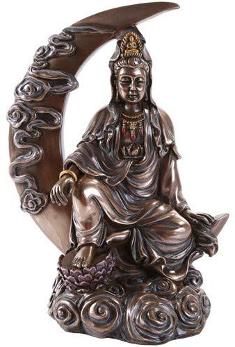 Bronze Kuan Yin Kwan Yin Statue Figur Gottheit Chinesische Göttin des Mitgefühls auf Crescent Moon