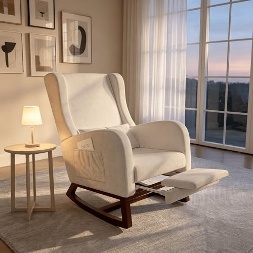 HYNHXBP Fauteuil à Bascule, avec accoudoirs et Poches latérales, Chaise d'allaitement Ergonomique avec Coussins, Structure en Bois Massif, Chaise Longue pour Salon ou Chambre (Beige + Velours Givré)