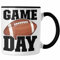 Trendation - American Football Tasse Geschenk Football-Spieler Geschenkidee Game Day (Schwarz)
